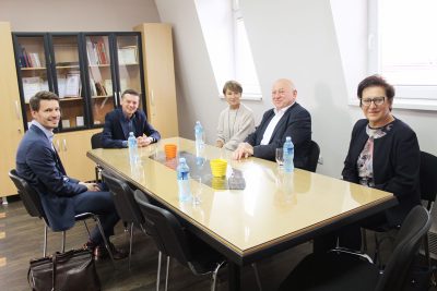 Амбасадорот на Р. Полска, Кшиштоф Гжелчик во посета на Библиотеката