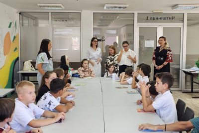 „Моето око е мое уво!“ „Мојата рака е моја уста!“