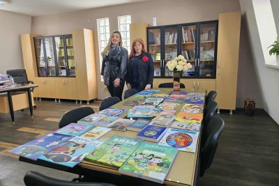 Донација на книги во Библиотеката од Образовен центар „Атанасова“